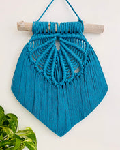 Load image into Gallery viewer, &quot;Clam Shell“ Macrame Wall Hanging in Aquamarine
