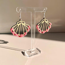 Load image into Gallery viewer, “Clam Shell&quot; Macrame Drop Earrings
