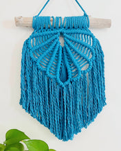 Load image into Gallery viewer, &quot;Clam Shell“ Macrame Wall Hanging in Aquamarine
