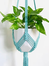 Load image into Gallery viewer, Macrame Plant Hanger - Crown Design

