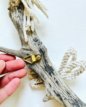 Load image into Gallery viewer, Mum &amp; Baby Dragonflies on Driftwood
